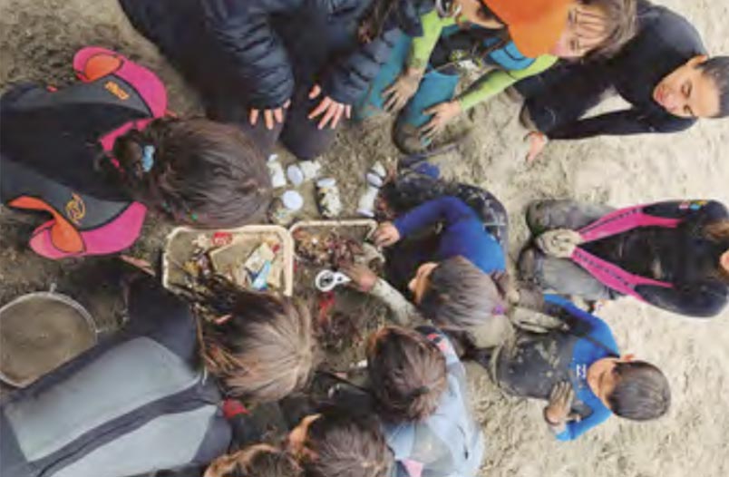 Taller de microplásticos realizado a alumnos de la Escuela Deportiva Evolutive en La Serena